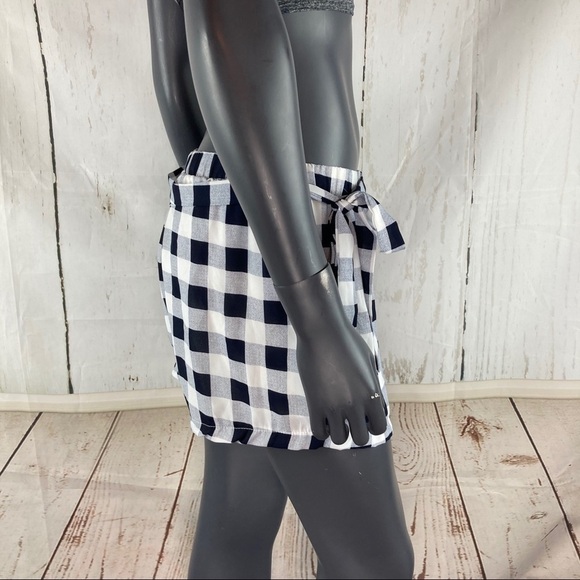 Blue and white gingham print shorts with tie - Picture 4 of 7